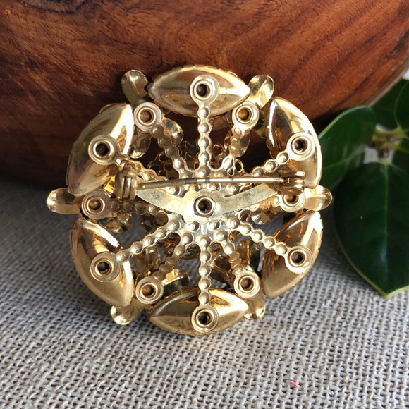 Vintage Emerald Green Rhinestone & Goldtone Brooch - Picture 7 of 10